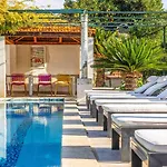 Villa Salt Water