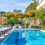 Villa Salt Water